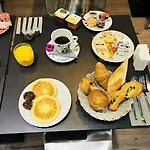 Cecyl Centre Hotel 3*