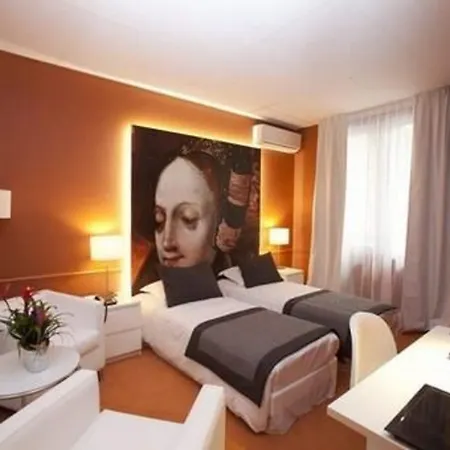Cecyl Centre Hotel 3*
