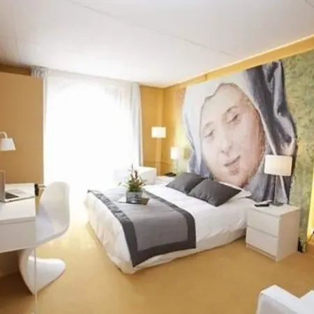 Cecyl Centre Отель