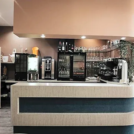 Cecyl Centre Hotel 3*