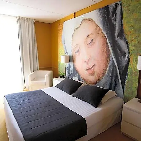 Cecyl Centre Hotel