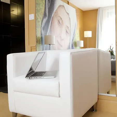 Cecyl Centre Hotel 3*