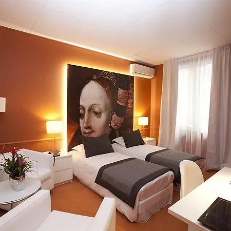 Cecyl Centre Hotel 3*