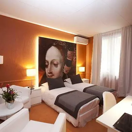 Cecyl Centre Hotel