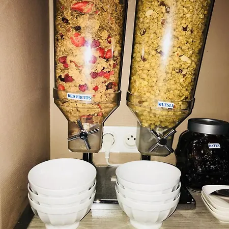 Отель Cecyl Centre Реймс