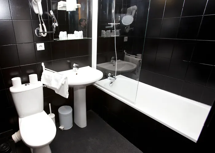 Cecyl Centre Hotel 3*