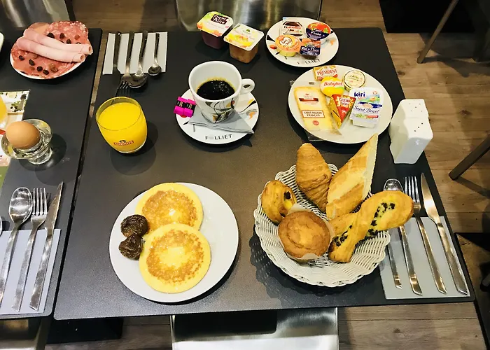 Cecyl Centre Hotel 3*