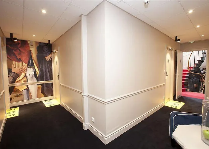 Cecyl Centre Hotel 3*