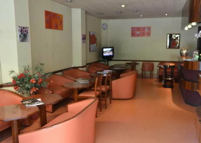 Hotel Cecyl Centre 3*